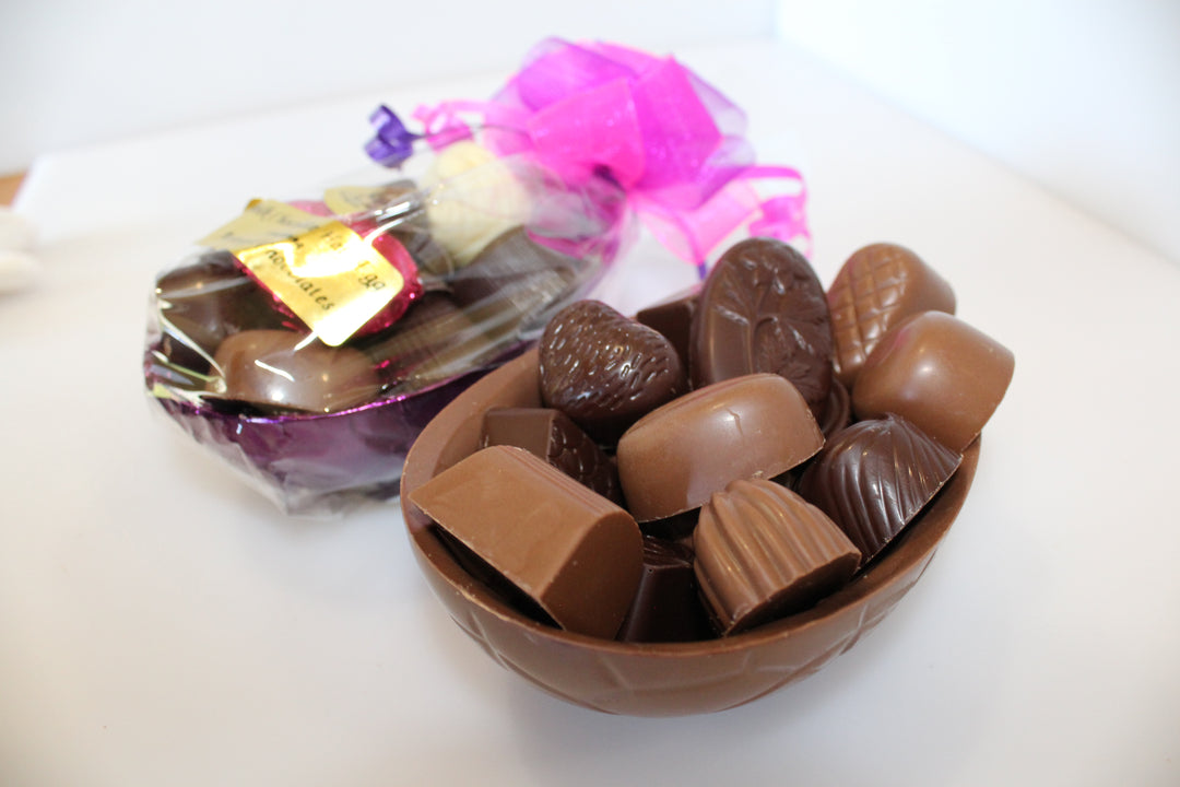 Large 1/2 Foiled Egg and Assorted Chocolates 275g