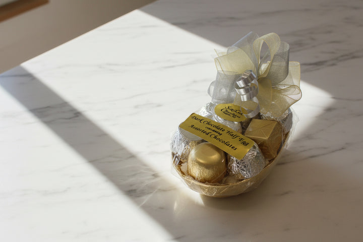 Small 1/2 Foiled Egg and Assorted Foiled Chocolates 220g